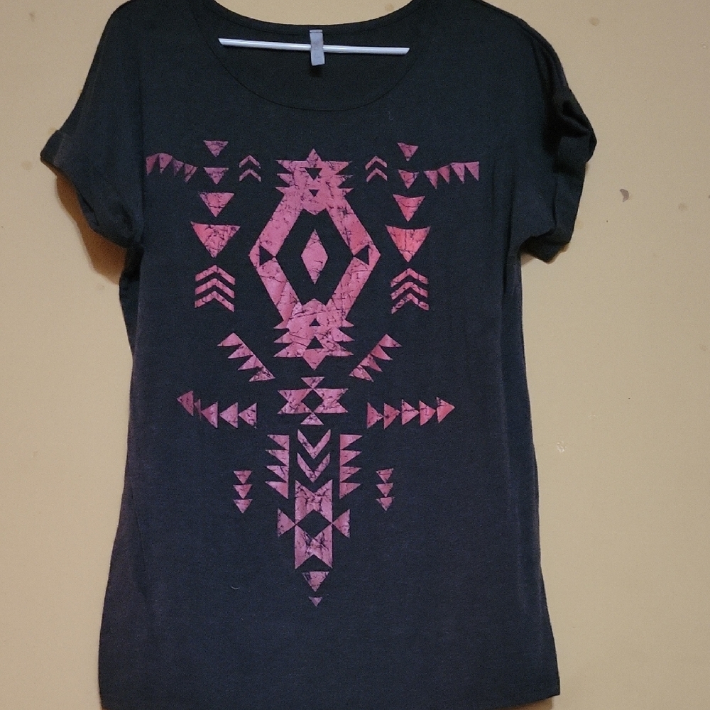 Trendy Black Graphic Tee